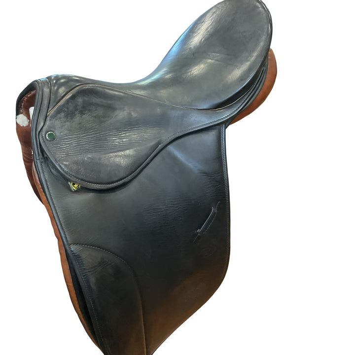 17" Stubben Romanus 31.5cm Med/Wide Used Dressage Saddle