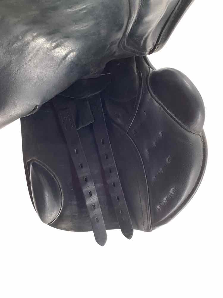 17" County Conquest used close contact saddle