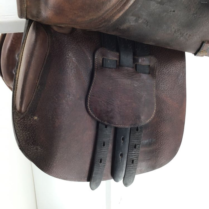 17.5" Beval used close contact saddle B