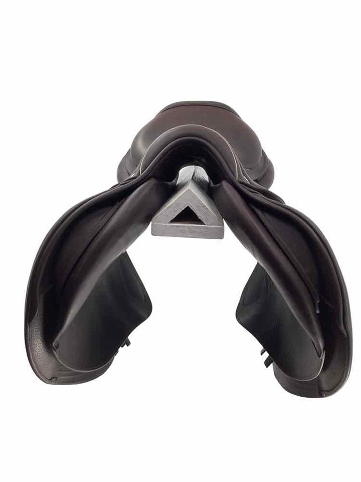 18" CWD used hunter jumper saddle