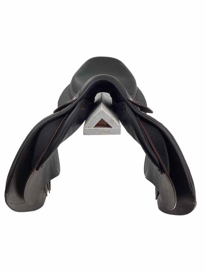 18" Devoucoux Biarritz used close contact saddle