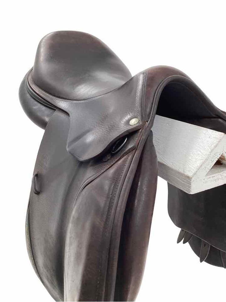 18" Devoucoux Biarritz used close contact saddle
