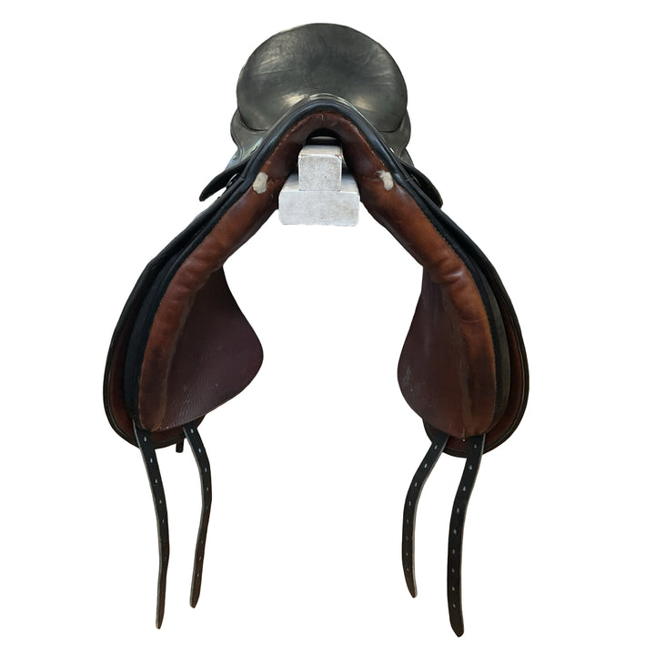 17" Stubben Romanus 31.5cm Med/Wide Used Dressage Saddle