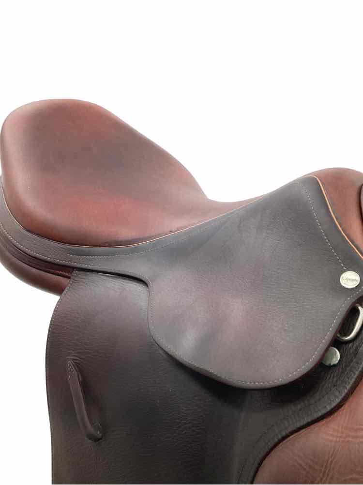 17.5" L Apogee used close contact saddle