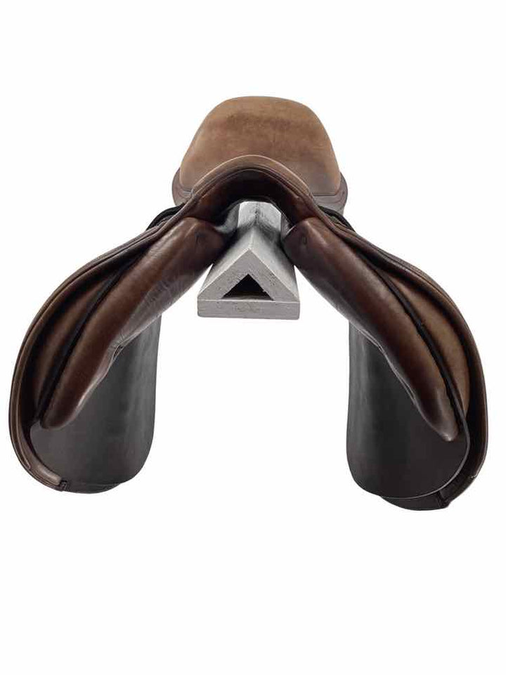18" Beval used close contact saddle