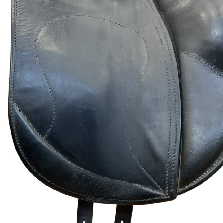 18" Hulsebos WB4 Med/Wide Used Dressage Saddle - H