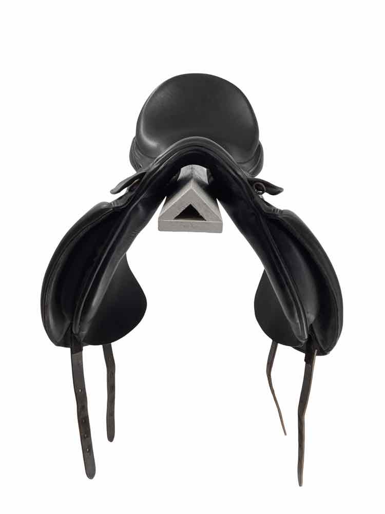 17.5" M Toulouse used dressage saddle