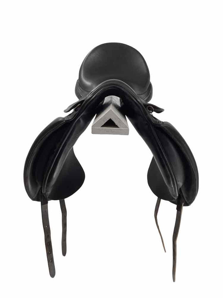 17.5" M Toulouse used dressage saddle
