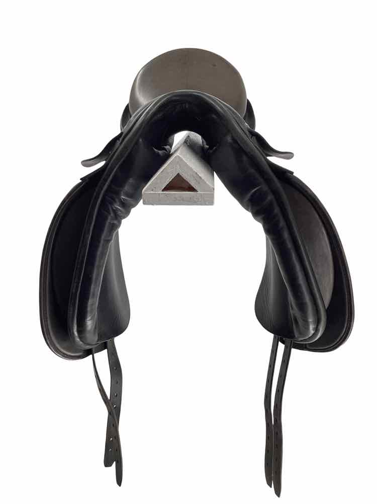 17.5" Karl Niedersuss used dressage saddle
