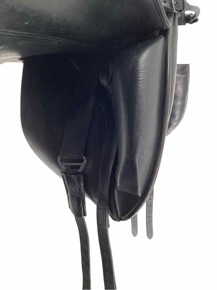 18" Detente Advanced saddle fit used dressage saddle