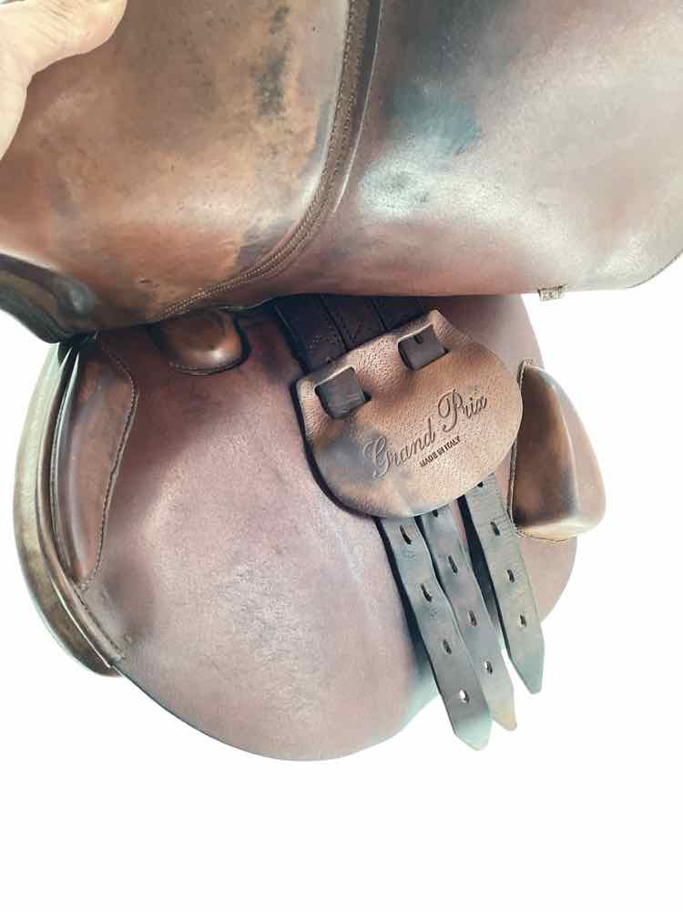 17" Equipe used close contact saddle B