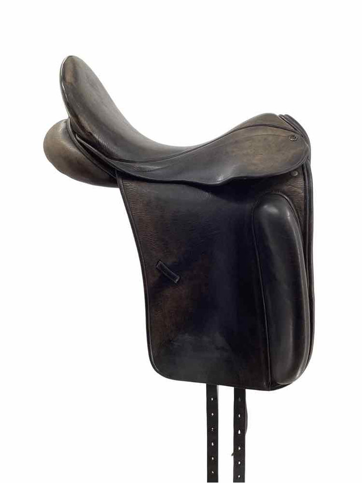 17.5" County used dressage saddle B