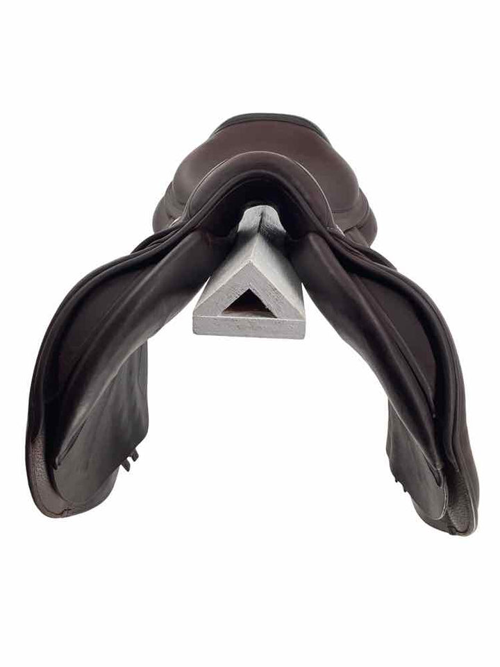 17" CWD used close contact saddle