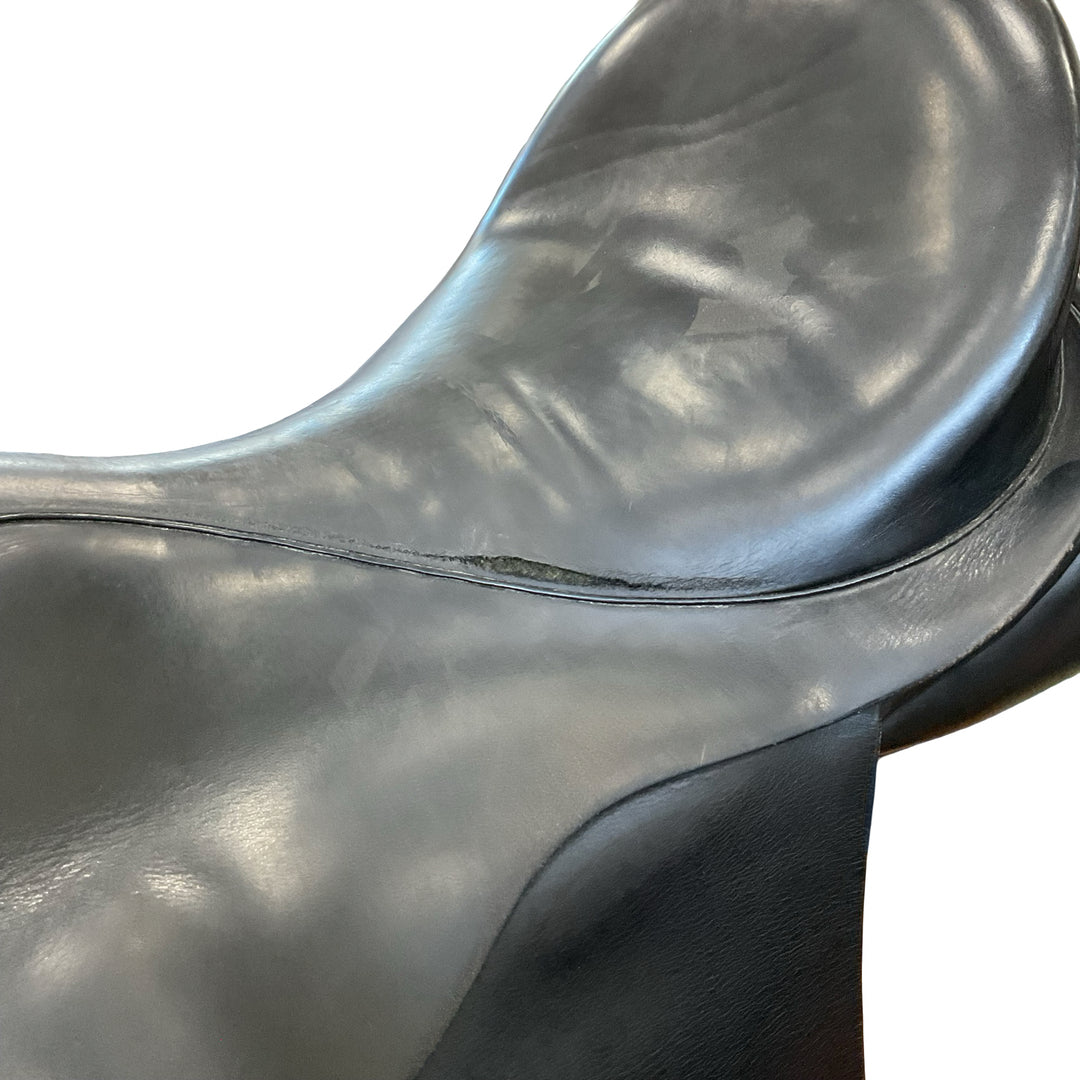 18" Albion Legend Medium Used Dressage Saddle
