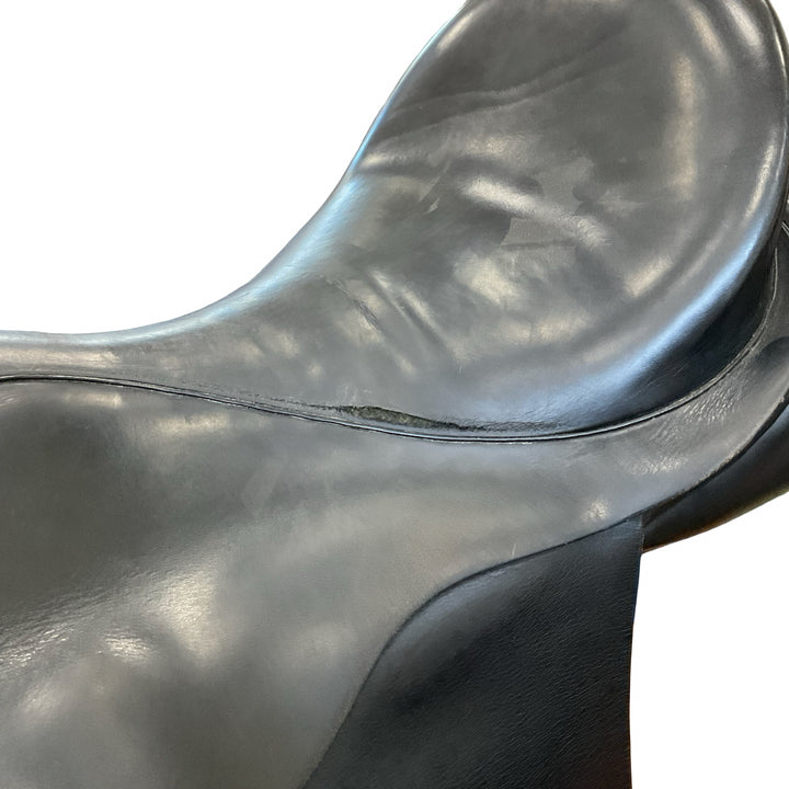 18" Albion Legend Medium Used Dressage Saddle