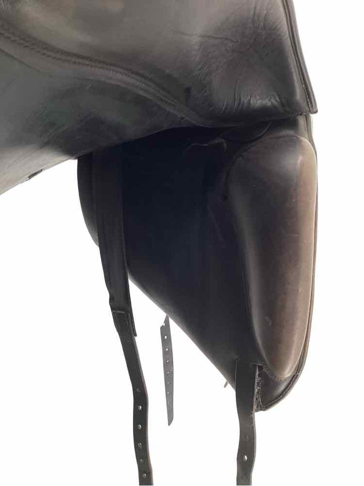 18" Prestige used dressage saddle