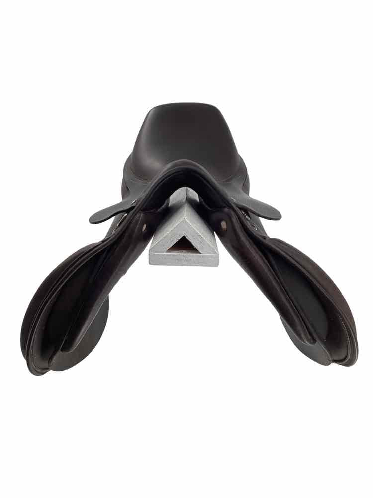 15.75" Dover used close contact saddle