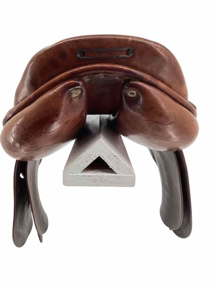 17.5" Luc Childeric used close contact saddle B