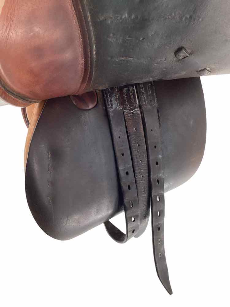 16.5" Beval used close contact saddle B