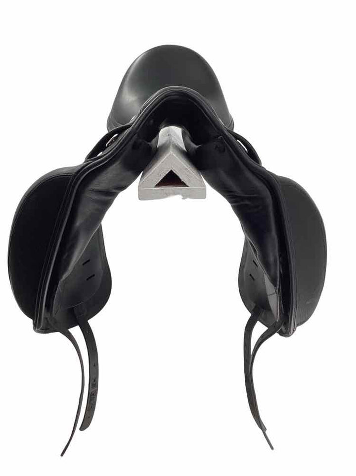 17.5" Prestige used dressage saddle
