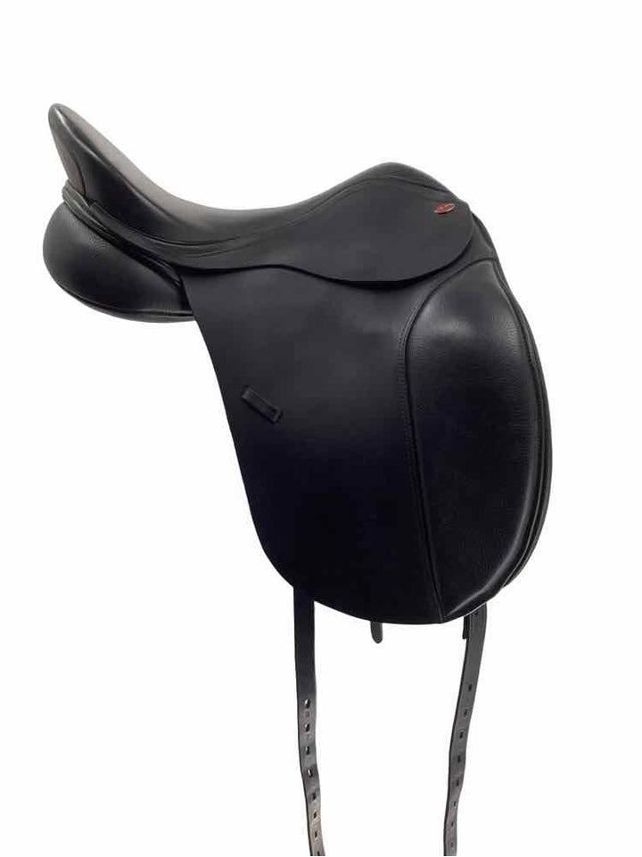 17" Kent Masters used dressage saddle
