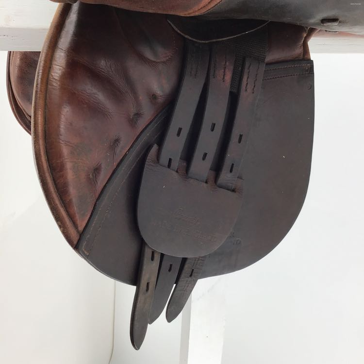 17.5" County used close contact saddle B