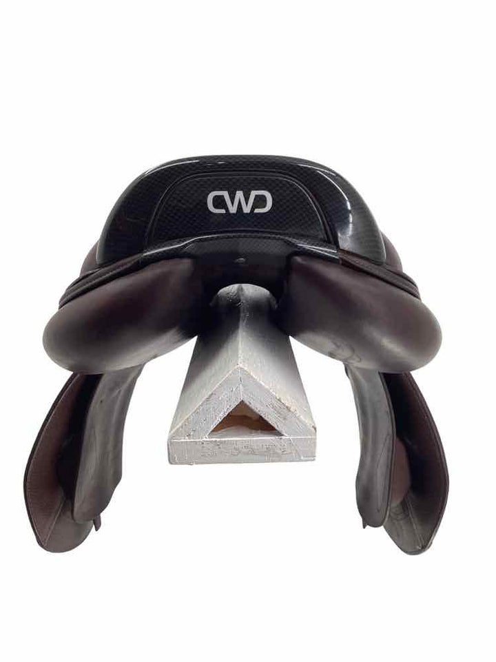 17" CWD used close contact saddle