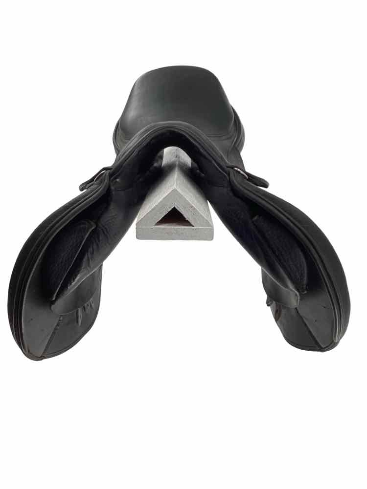 16.5" Jes Ride International used close contact saddle