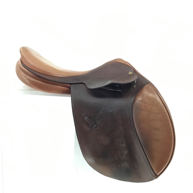 17" Ashland used close contact saddle B