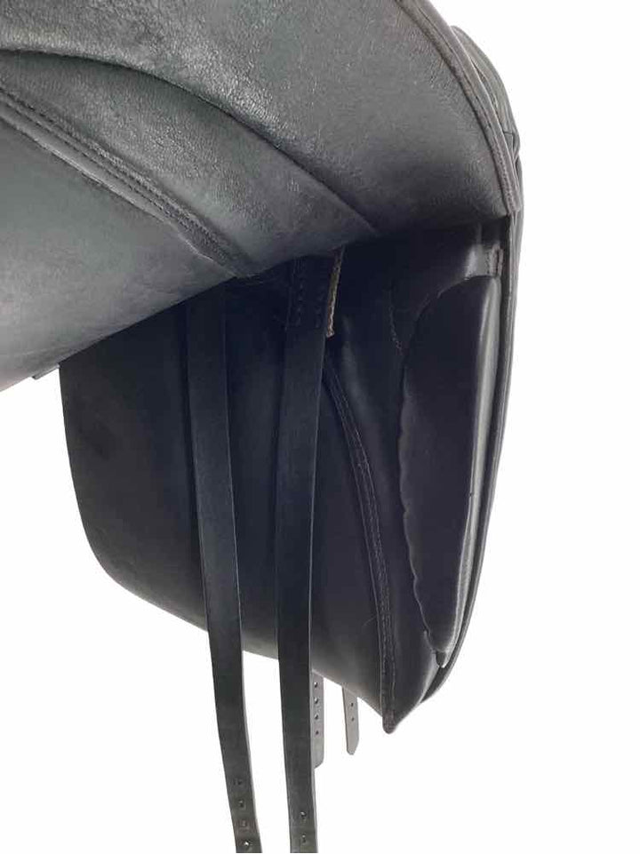 17.5" Stubben Maestoso dressage saddle
