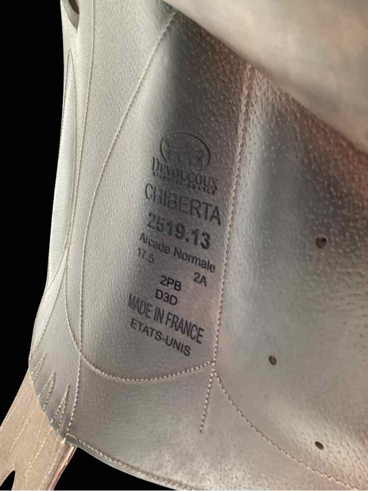 17.5" Devoucoux used monoflap jumping saddle B has cover