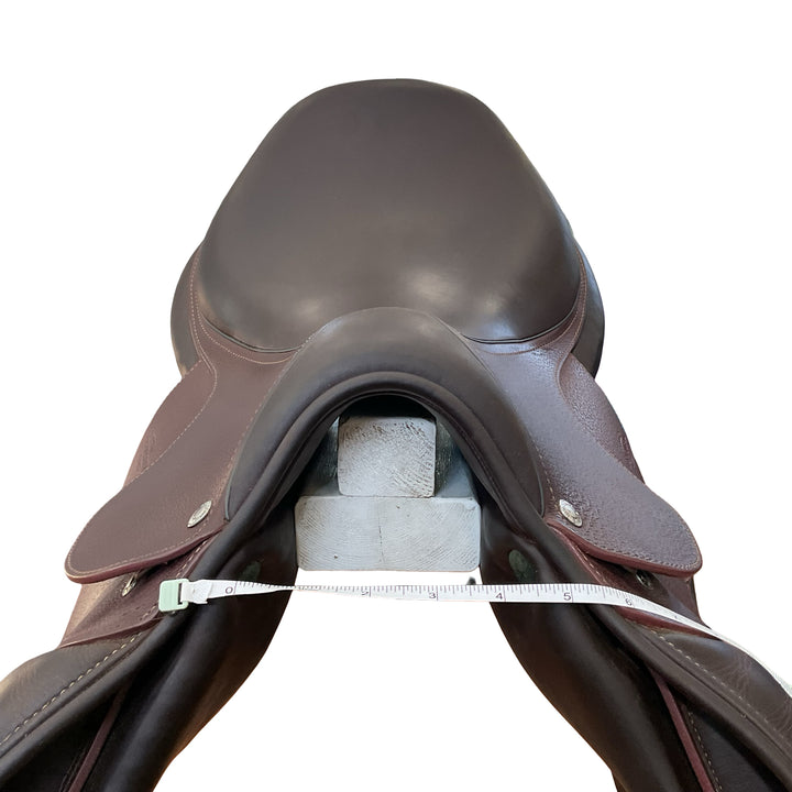 17" Devoucoux Biarritz O Medium Used Hunter/Jumper Saddle