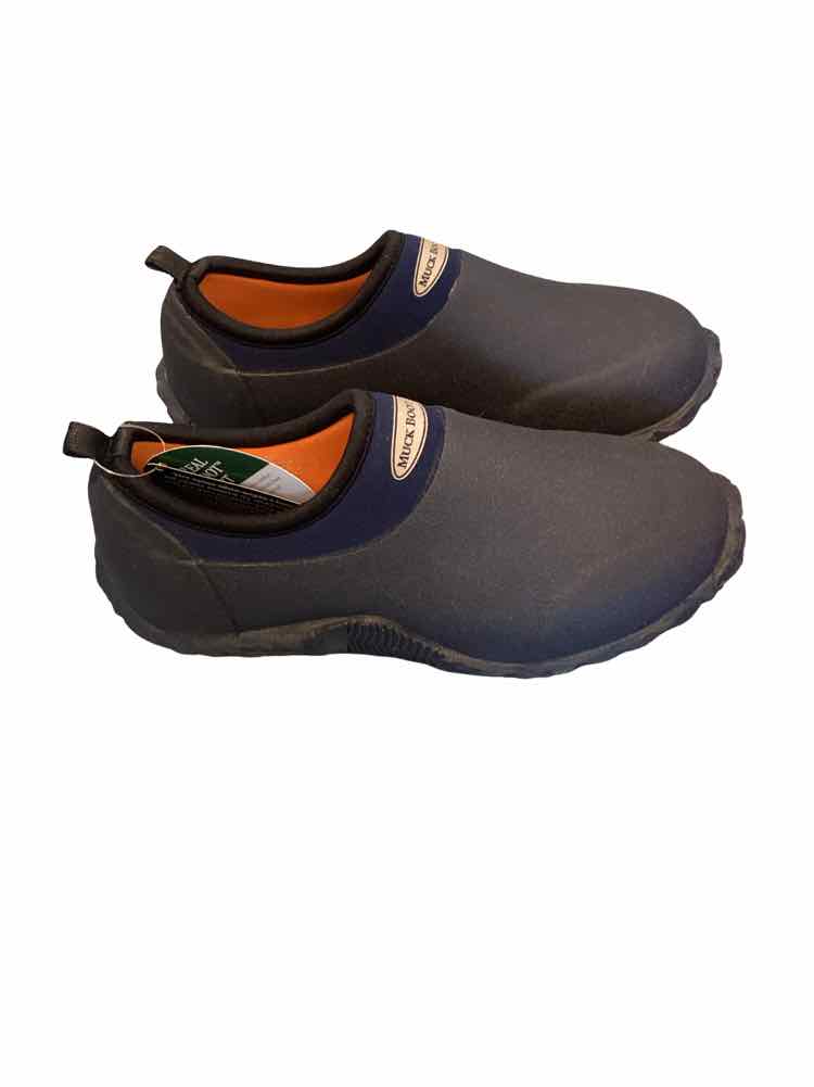 NEW ladies Muck boot size 5 navy B
