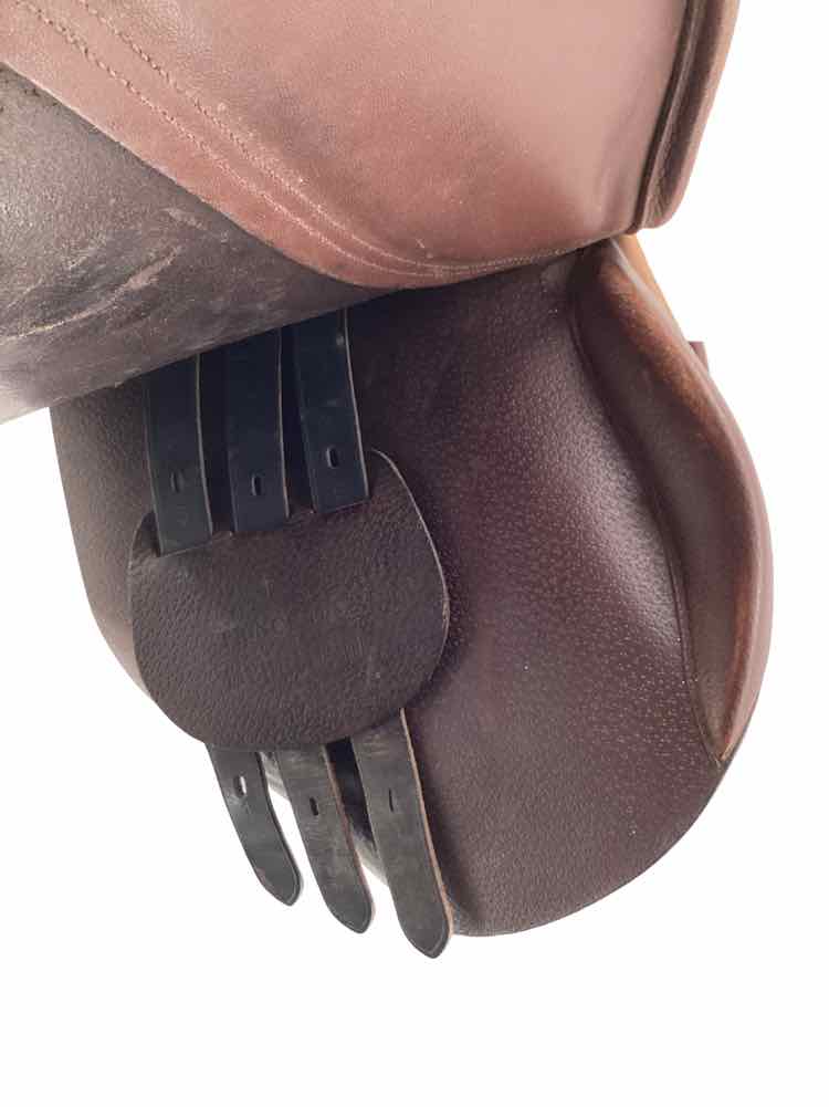 17" Beval used close contact saddle B