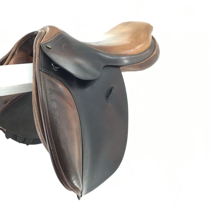 17.5" County used close contact saddle B