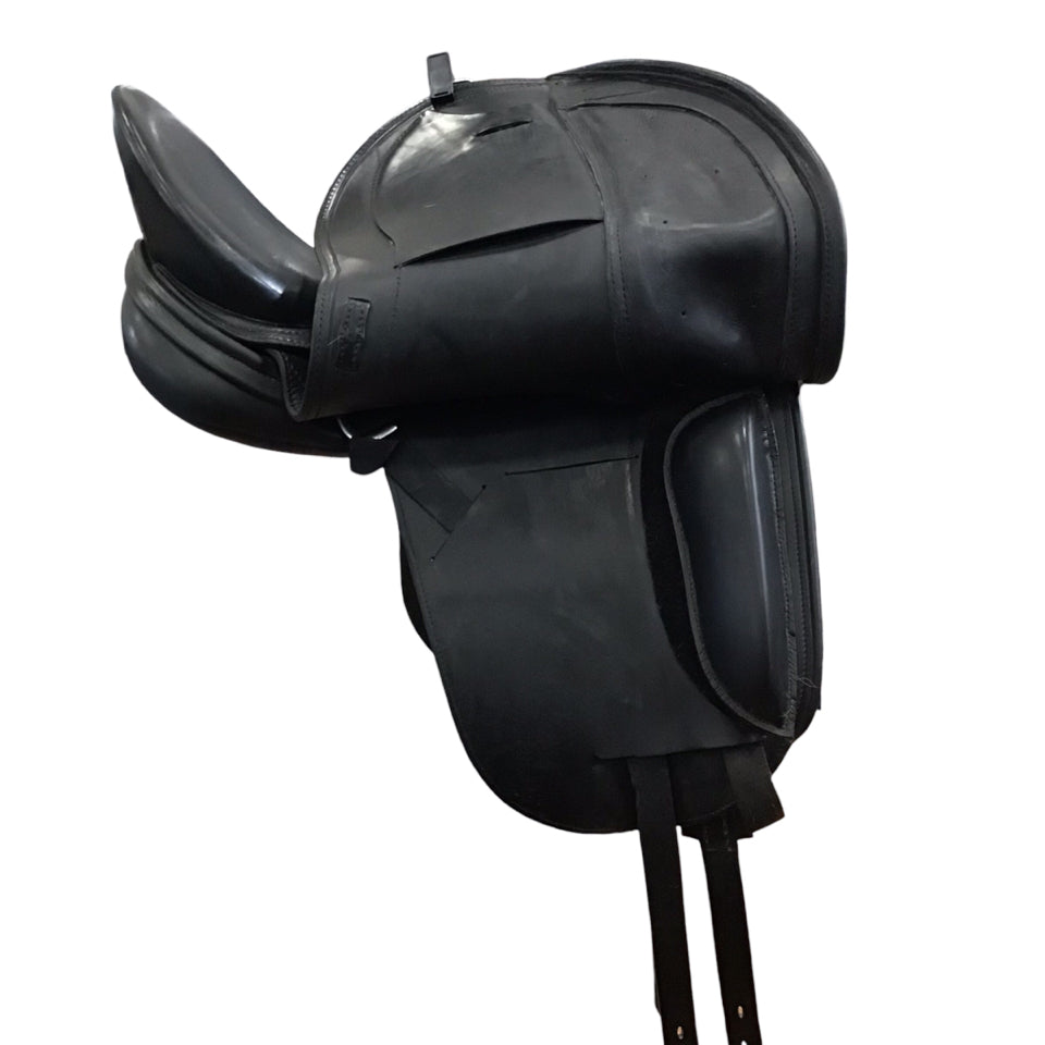 18" Schleese Triumph Wide Used Dressage Saddle - H