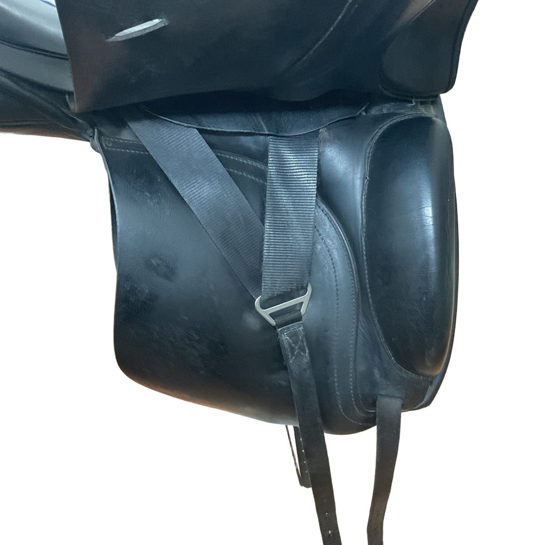 18" Custom Saddlery Steffen's Advantage Medium Used Dressage Saddle