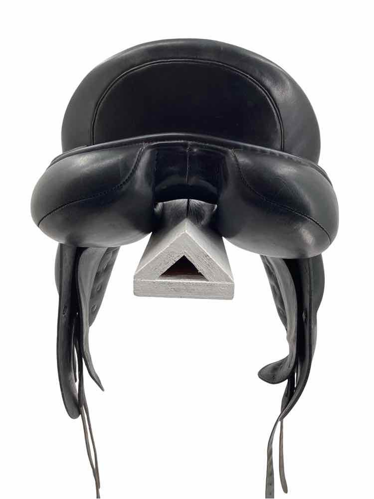 18" Albion used dressage saddle B