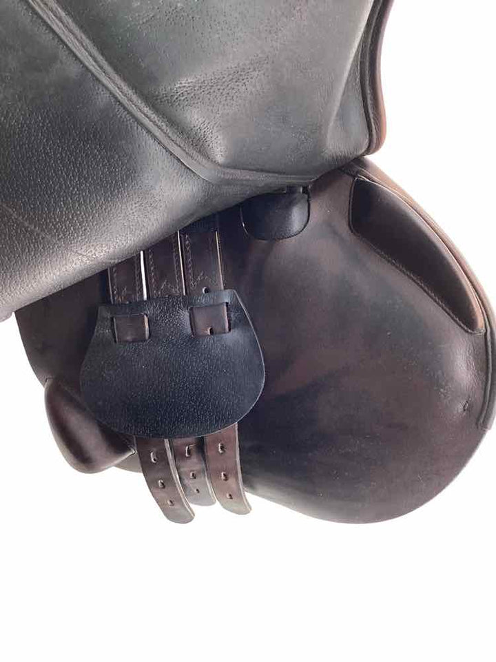 18" Equipe Grand Prix used close contact saddle