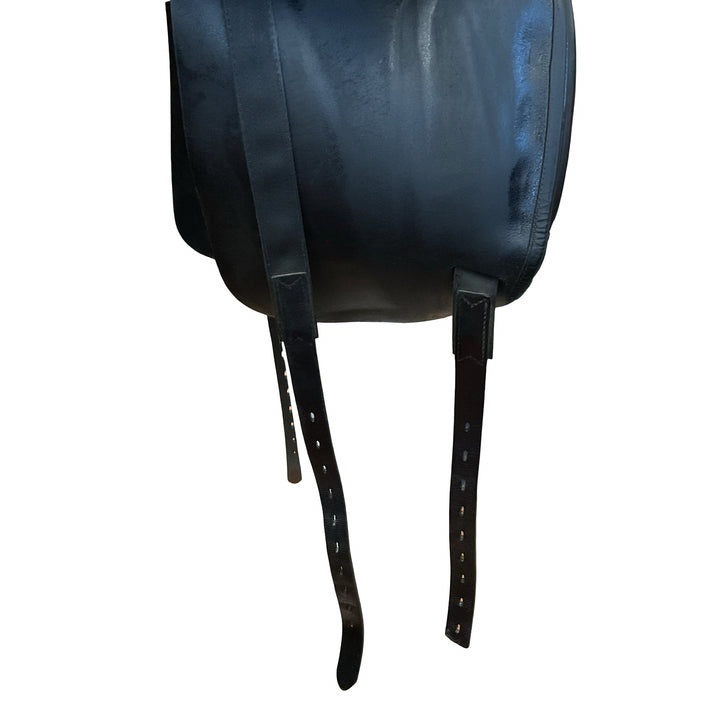 17" Amerigo Vega Wide Used Dressage Saddle