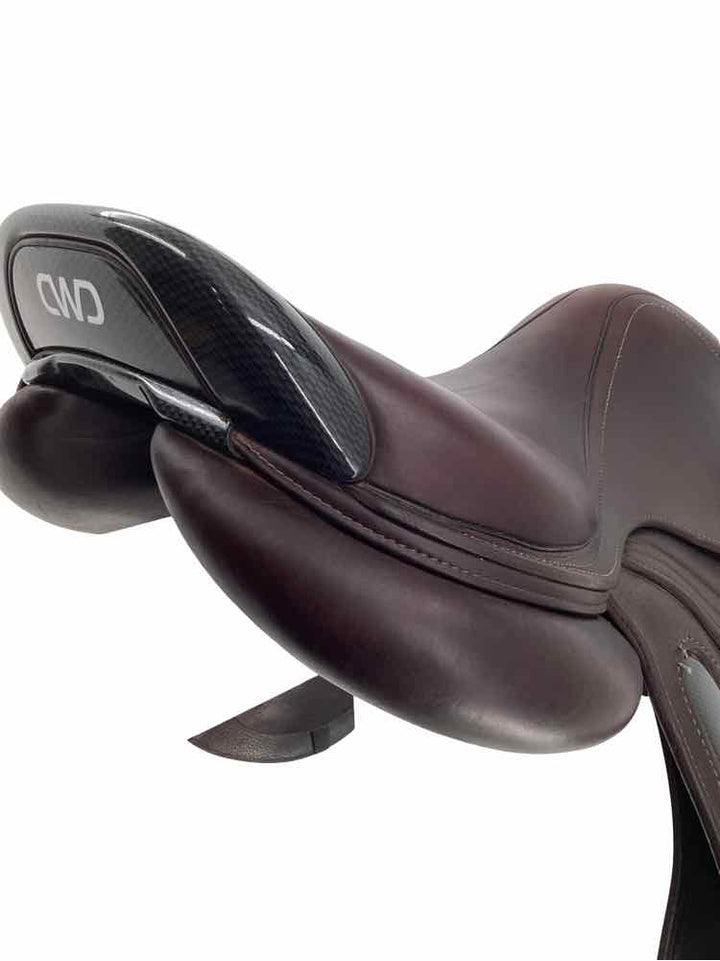 17" CWD used close contact saddle
