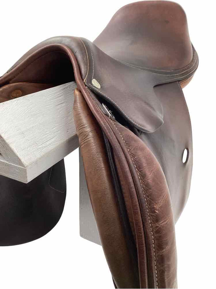 17" Butet used close contact saddle had 4 billets great condition