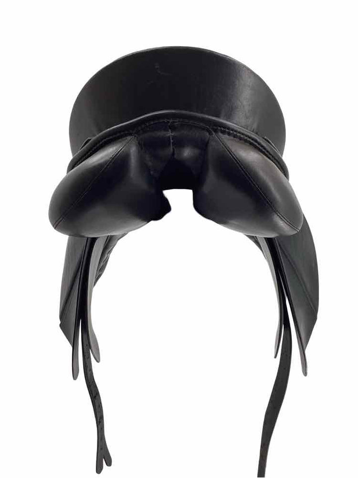 18" FerdiWeischnberg used dressage saddle B