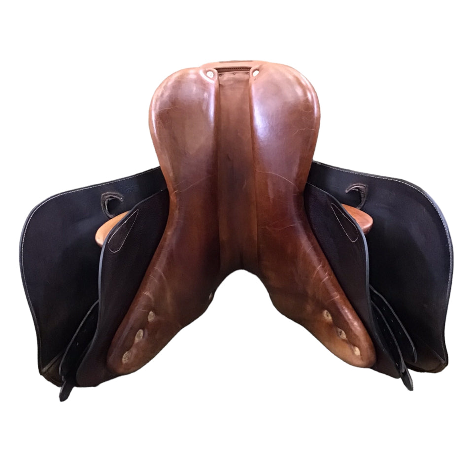 17" Richard Castelow Custom Medium/Wide Used Hunter/Jumper Saddle - H