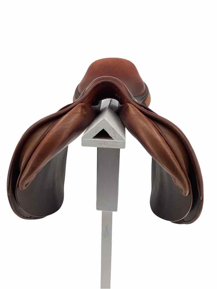 17" Luc Childeric used close contact saddle B