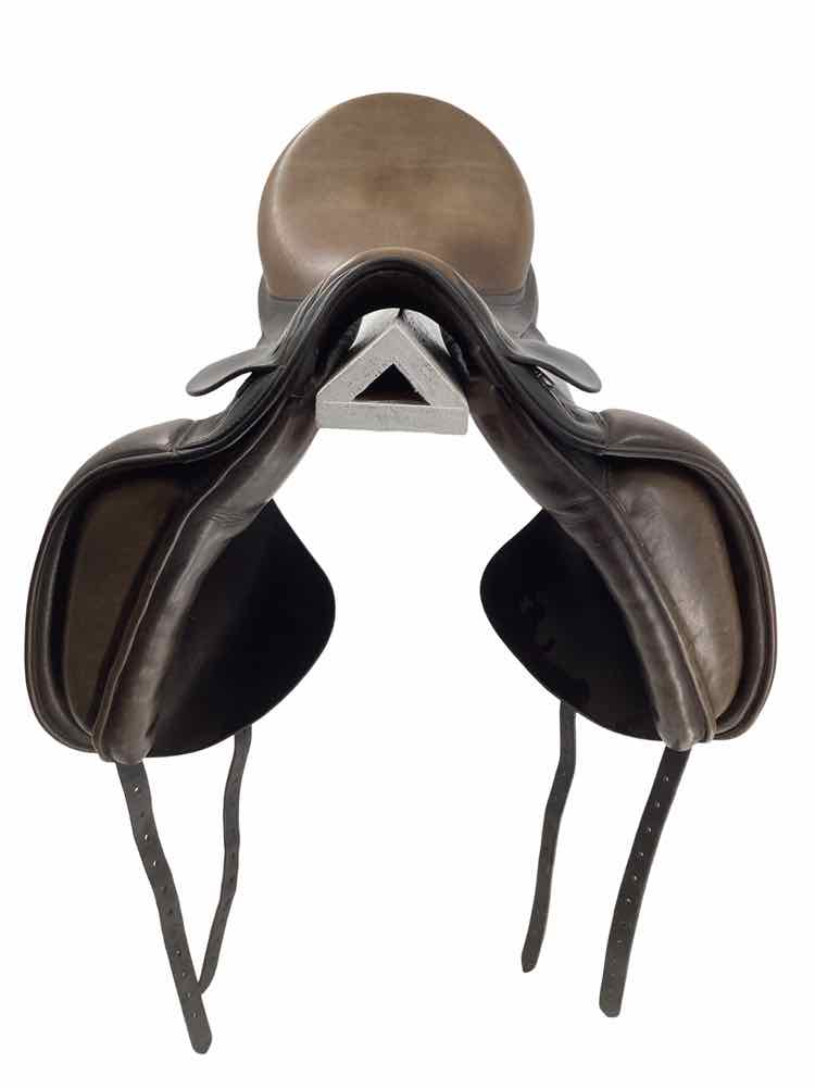 18" Prestige used dressage saddle