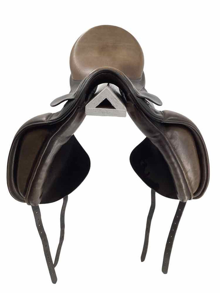 18" Prestige used dressage saddle