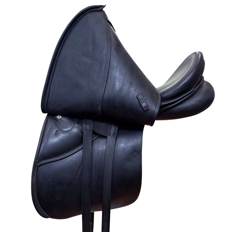 18" Stubben Genesis De Luxe 29cm Medium Used Dressage Saddle - H