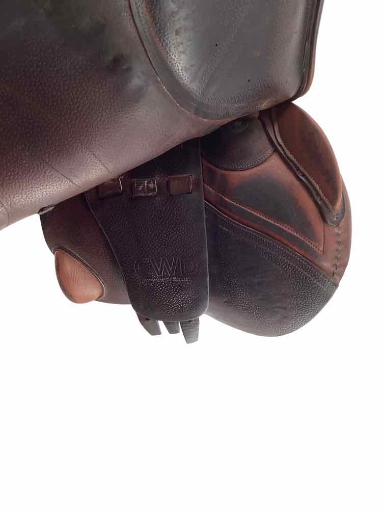 18" CWD used close contact saddle forward flap