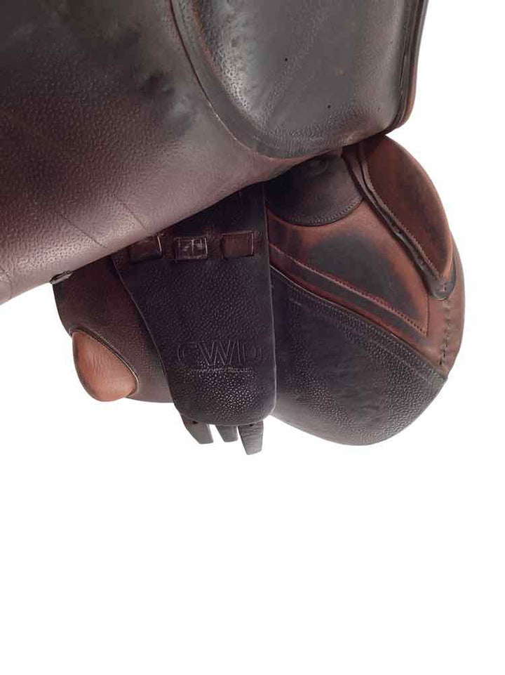 18" CWD used close contact saddle forward flap